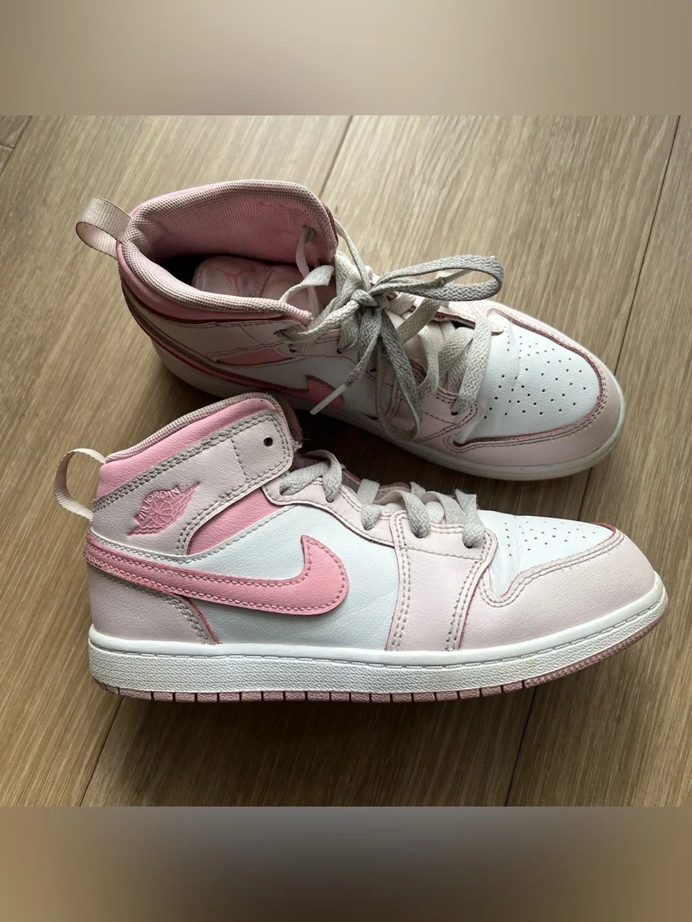 Jordan 1 mid pink trainers #sneakers #lifestyle